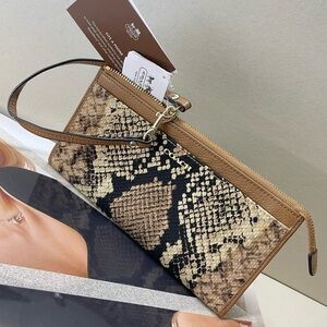 (new+tag) Coach exotic print zippy wristlet - fits large iPhone Pro Max